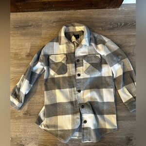 Love Tree - Women’s Shacket - Never Worn - Size Small